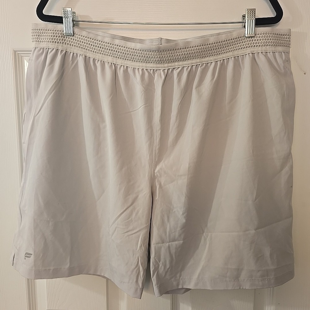 Fabletics Mens 7" Fundamental Light Gray Shorts Activewear Workout Size XXL NWT - Picture 1 of 4